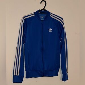 I’m selling a blue nike vintage zip up!